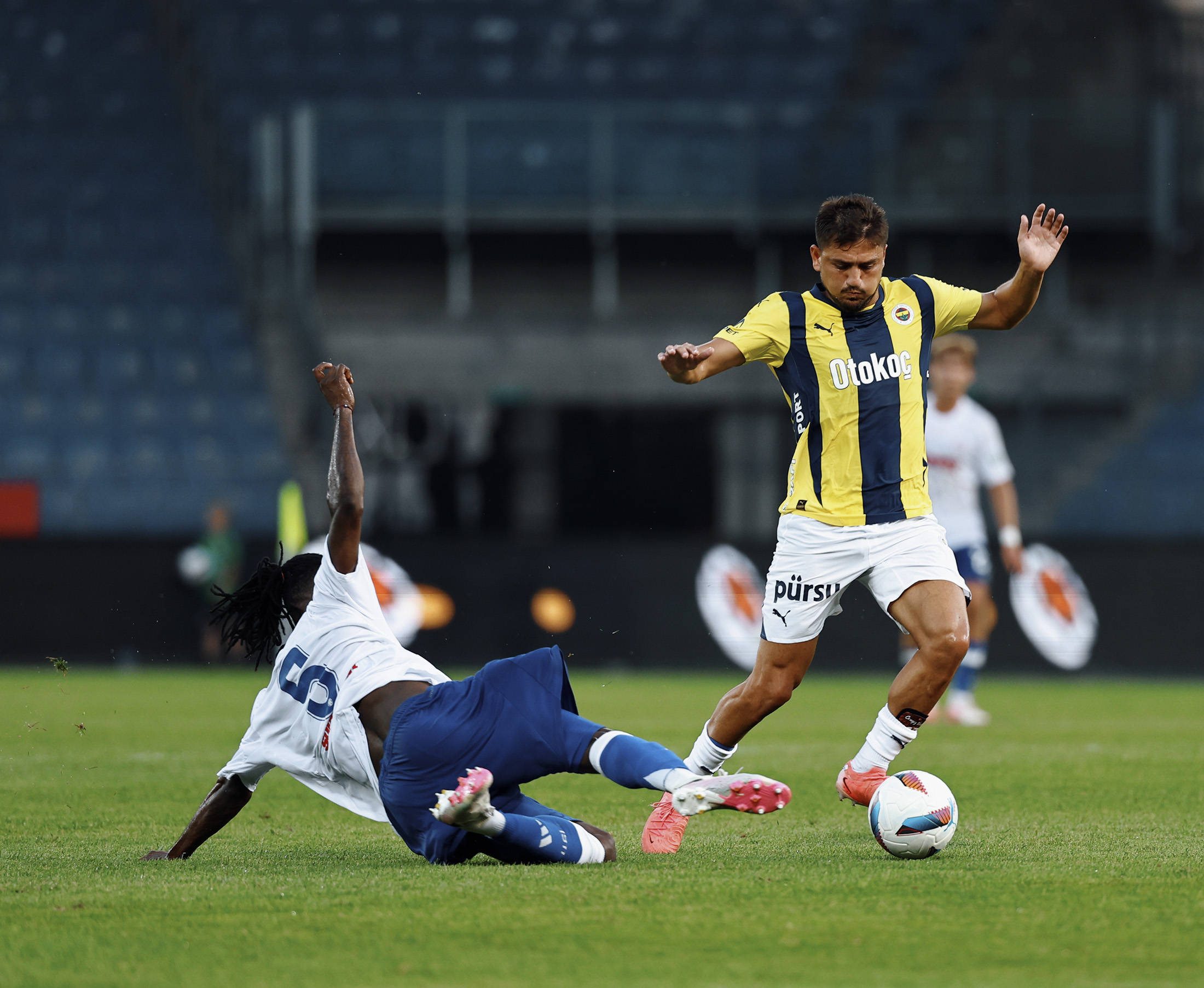 开云体育官网-关于欧冠赛程吃紧，费耶诺德赛后回应争议，媒体盛赞，高层口径保持一致的信息